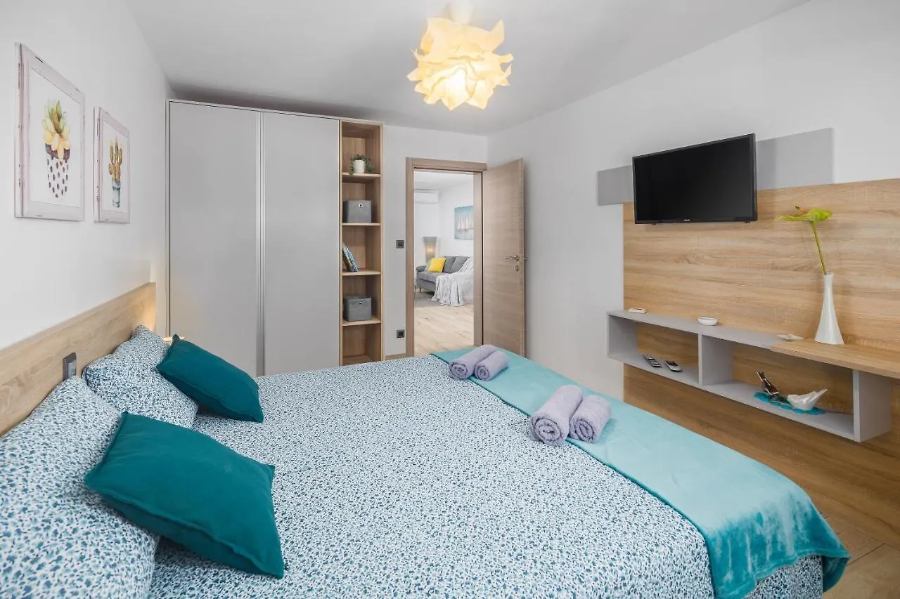 App***Max Apartment Pula